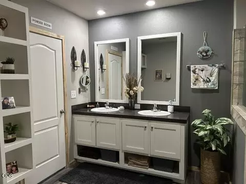 Bath - 1671 Hackett Dr, La Pine, OR 97739 photo 1 of 5