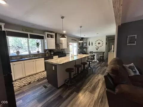 Kitchen - 1671 Hackett Dr, La Pine, OR 97739 photo 7 of 9