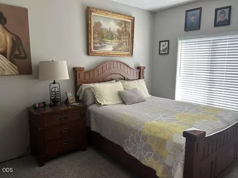 Bedroom - 1671 Hackett Dr, La Pine, OR 97739 photo 5 of 10