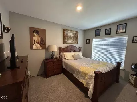 Bedroom - 1671 Hackett Dr, La Pine, OR 97739 photo 8 of 10