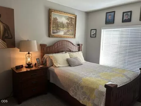Bedroom - 1671 Hackett Dr, La Pine, OR 97739 photo 7 of 10