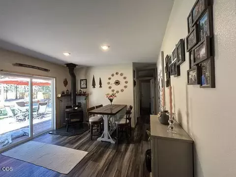 Dining - 1671 Hackett Dr, La Pine, OR 97739 photo 2 of 2