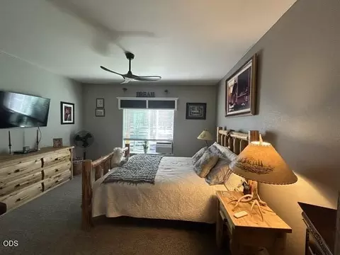 Bedroom - 1671 Hackett Dr, La Pine, OR 97739 photo 4 of 10