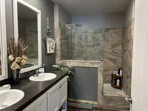 Bath - 1671 Hackett Dr, La Pine, OR 97739 photo 3 of 5