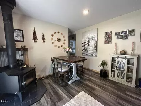 Dining - 1671 Hackett Dr, La Pine, OR 97739 photo 1 of 2