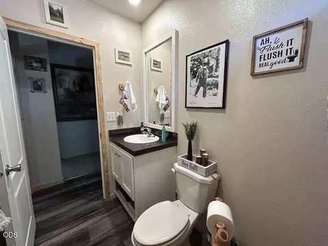 Bath - 1671 Hackett Dr, La Pine, OR 97739 photo 4 of 5