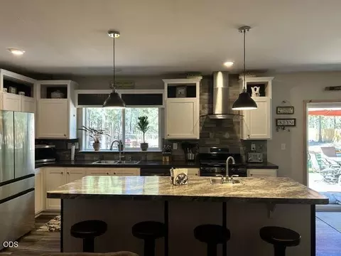 Kitchen - 1671 Hackett Dr, La Pine, OR 97739 photo 9 of 9