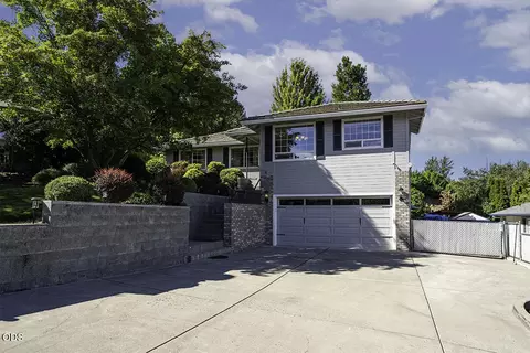 171 Shaniko Ct, Medford, OR 97504