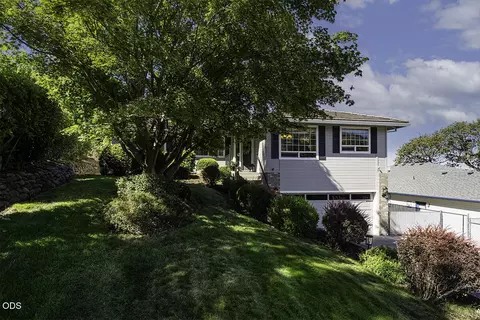 171 Shaniko Ct, Medford, OR 97504