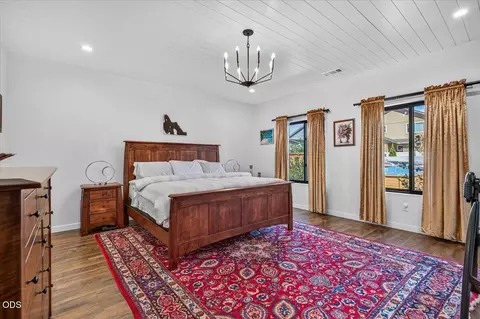 Bedroom - 967 Arrowhead Trl, Eagle Point, OR 97524 photo 1 of 2