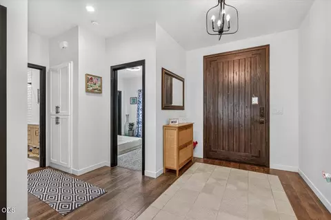 Entry Way - 967 Arrowhead Trl, Eagle Point, OR 97524 photo 1 of 2