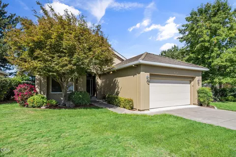 706 Summerwood Dr, Medford, OR 97504