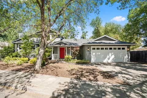 2995 Nova Dr, Ashland, OR 97520