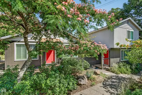 373 Iowa St, Ashland, OR 97520