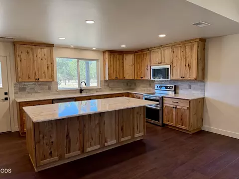 Kitchen - 9004 Split Rail Rd #0, La Pine, OR 97739 photo 2 of 6