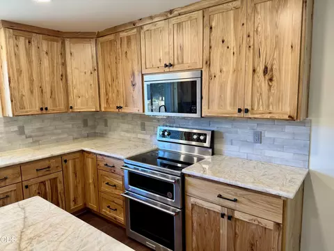Kitchen - 9004 Split Rail Rd #0, La Pine, OR 97739 photo 3 of 6