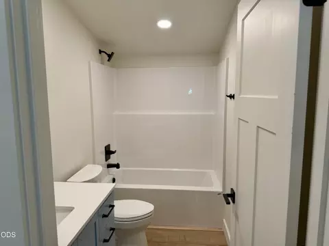 Bath - 9004 Split Rail Rd #0, La Pine, OR 97739 photo 2 of 4