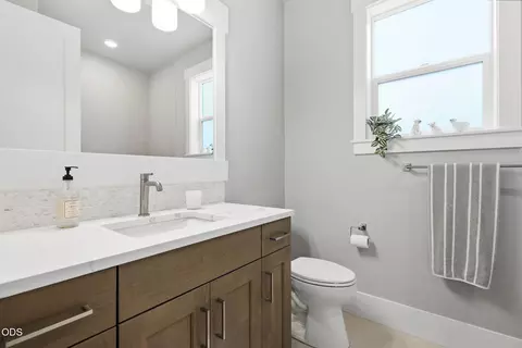 Bath - 3030 NW Celilo Ln, Bend, OR 97703 photo 2 of 2