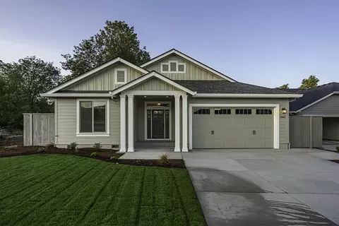 3980 Colorado Dr, Medford, OR 97504