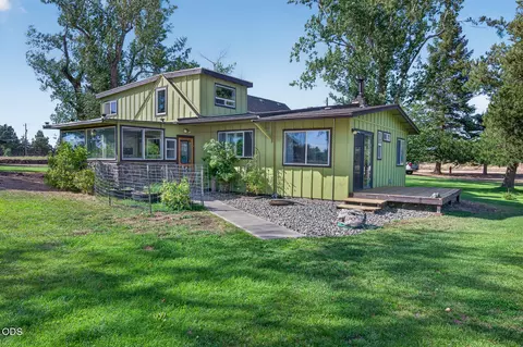 Exterior - 21485 Modoc Ln, Bend, OR 97702 photo 9 of 16
