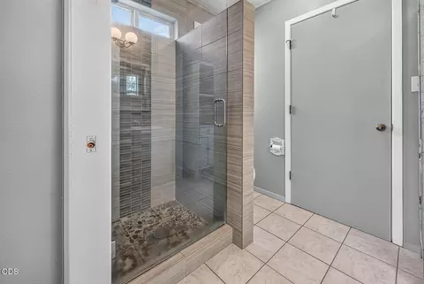 Bath - 21485 Modoc Ln, Bend, OR 97702 photo 2 of 4