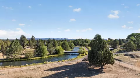 View/Area - 21485 Modoc Ln, Bend, OR 97702 photo 5 of 7