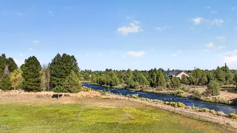 View/Area - 21485 Modoc Ln, Bend, OR 97702 photo 6 of 7