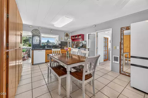 Dining - 21485 Modoc Ln, Bend, OR 97702 photo 2 of 4