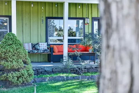 Exterior - 21485 Modoc Ln, Bend, OR 97702 photo 14 of 16