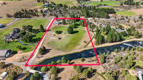 View/Area - 21485 Modoc Ln, Bend, OR 97702 photo 2 of 7