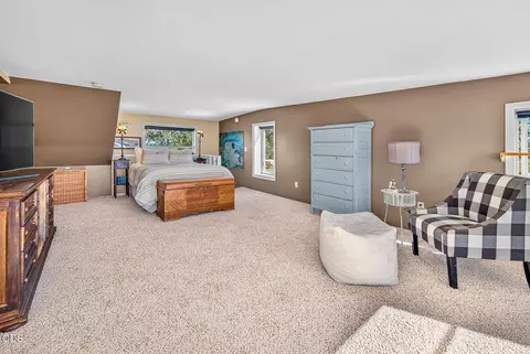 Bedroom - 21485 Modoc Ln, Bend, OR 97702 photo 7 of 8