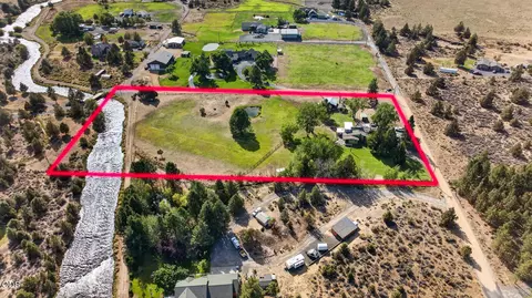 View/Area - 21485 Modoc Ln, Bend, OR 97702 photo 3 of 7