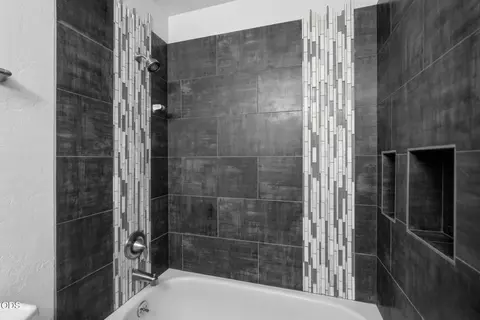 Bath - 2245 NE Shepard Rd, Bend, OR 97701 photo 6 of 6