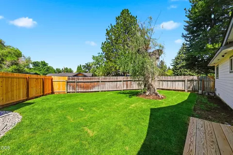Exterior - 2245 NE Shepard Rd, Bend, OR 97701 photo 6 of 8