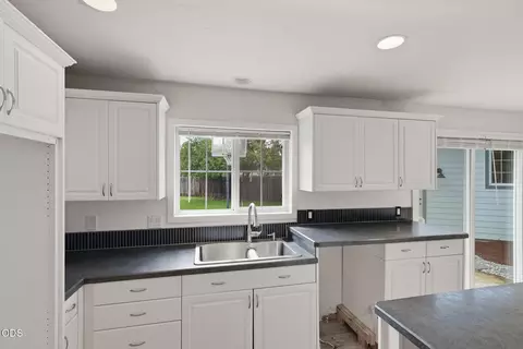 Kitchen - 2245 NE Shepard Rd, Bend, OR 97701 photo 2 of 4