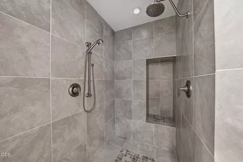 Bath - 2245 NE Shepard Rd, Bend, OR 97701 photo 3 of 6