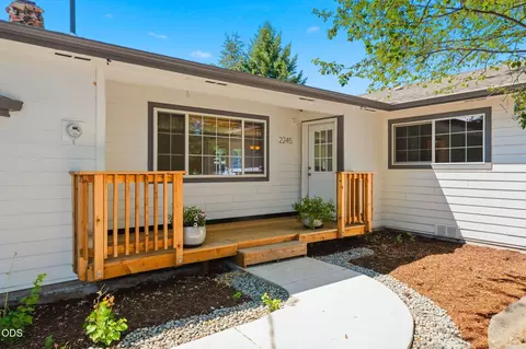 Exterior - 2245 NE Shepard Rd, Bend, OR 97701 photo 4 of 8