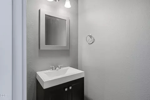 Bath - 2245 NE Shepard Rd, Bend, OR 97701 photo 1 of 6