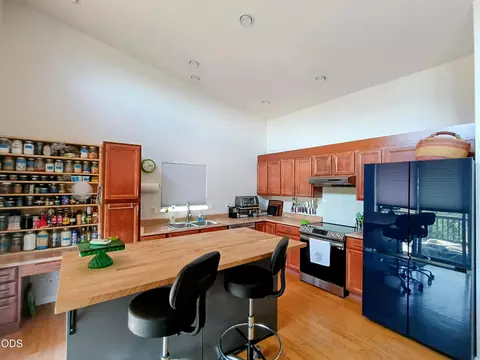 Kitchen - 1206 Upper Powell Creek Rd, Williams, OR 97544 photo 2 of 9