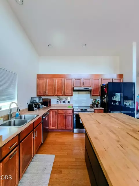 Kitchen - 1206 Upper Powell Creek Rd, Williams, OR 97544 photo 4 of 9