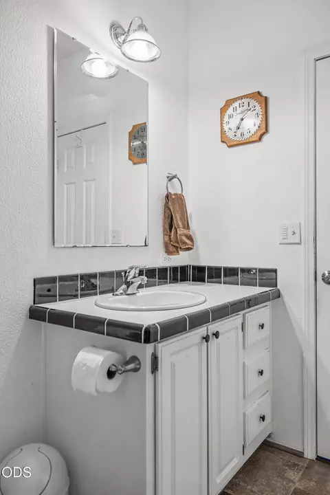 Bath - 5515 Bufflehead Dr, Bonanza, OR 97623 photo 6 of 7