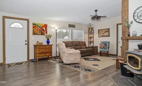 Living - 5515 Bufflehead Dr, Bonanza, OR 97623 photo 1 of 6