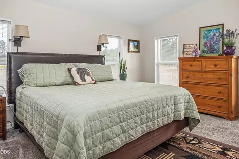 Bedroom - 5515 Bufflehead Dr, Bonanza, OR 97623 photo 3 of 5