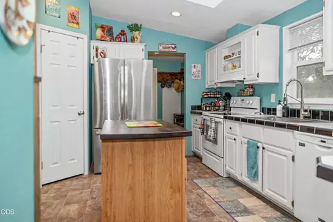 Kitchen - 5515 Bufflehead Dr, Bonanza, OR 97623 photo 1 of 5