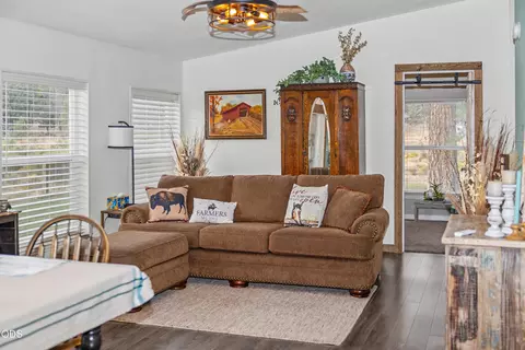 Living - 5515 Bufflehead Dr, Bonanza, OR 97623 photo 6 of 6