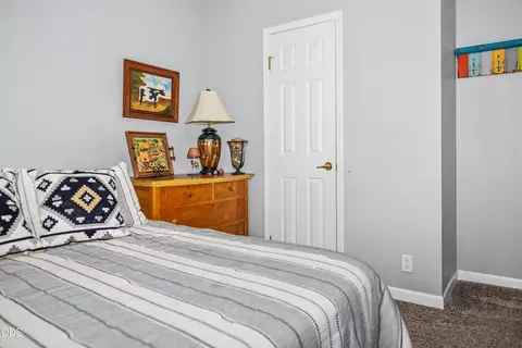 Bedroom - 5515 Bufflehead Dr, Bonanza, OR 97623 photo 4 of 5