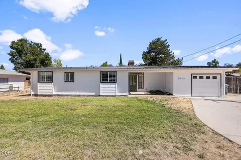 1070 N Ross Ln N, Medford, OR 97501