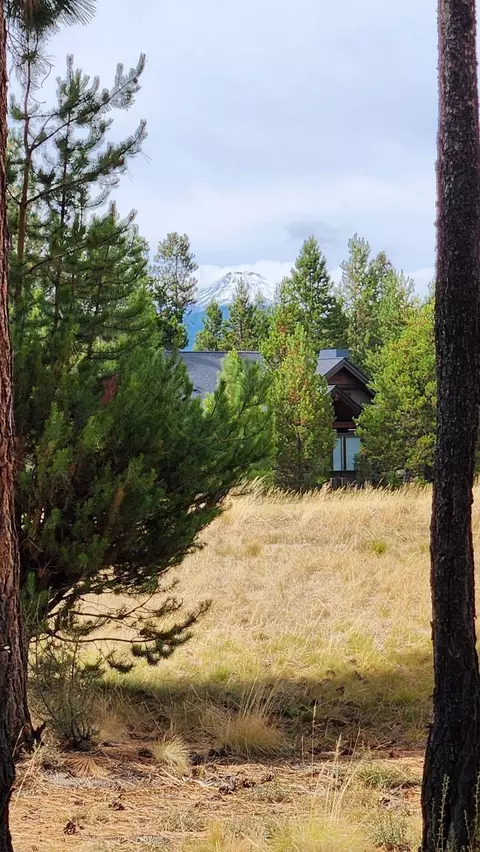 56691 Glowstone Loop, Bend, OR 97707 photo 2