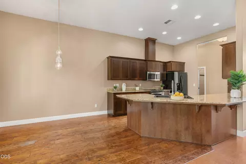 Kitchen - 642 Sheffield Dr, Eagle Point, OR 97524 photo 4 of 4
