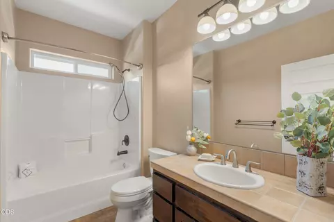 Bath - 642 Sheffield Dr, Eagle Point, OR 97524 photo 1 of 4